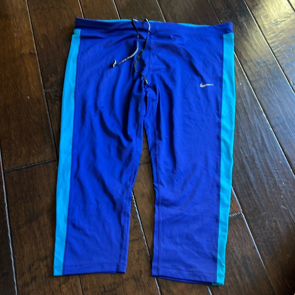 Nike Dry fit women’s 1X. Blue and teal. Nike athletic cropped pants.